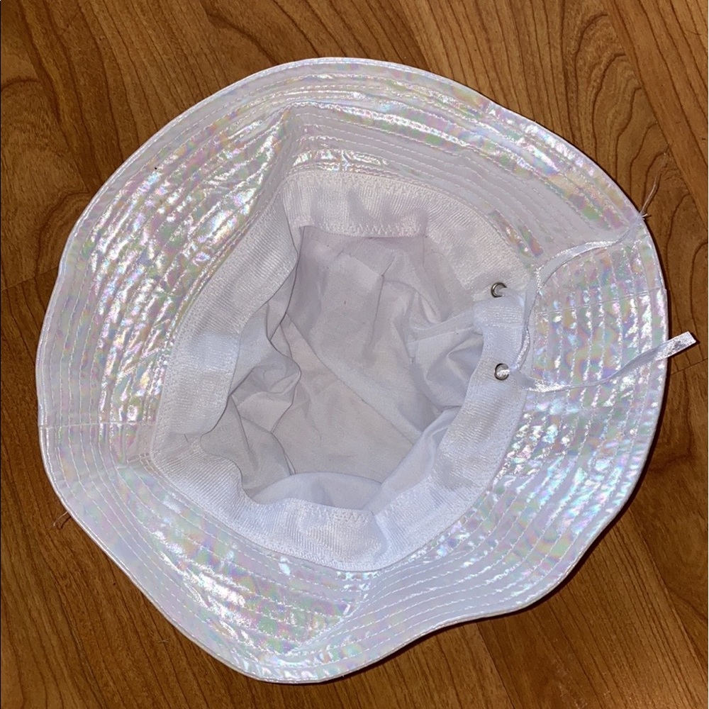 White Holographic Trippy Bucket Hat - Picture 3 of 3